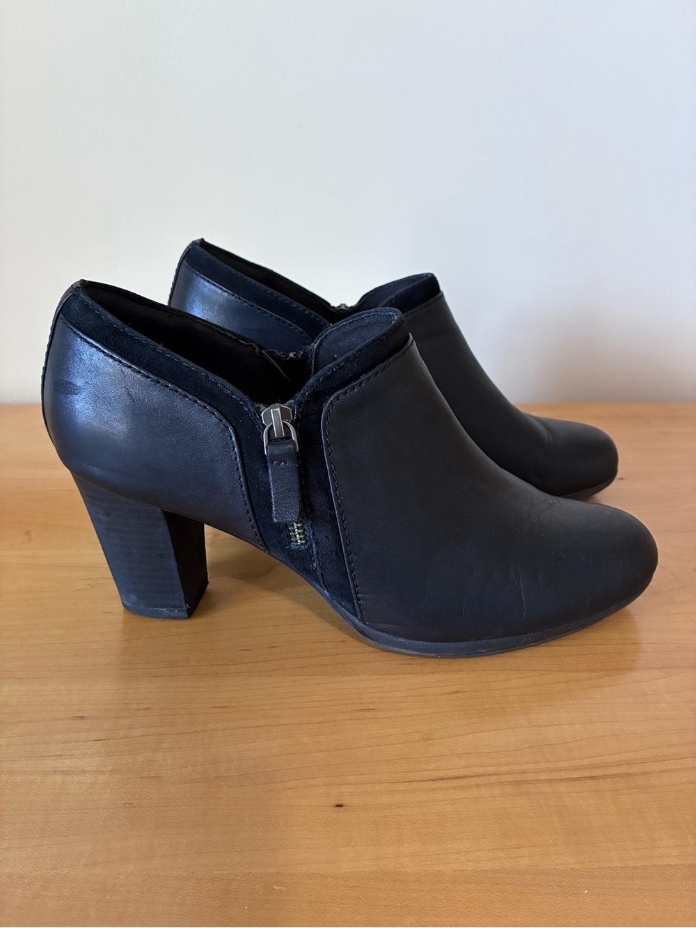 Clarks Black Leather Ankle Boots Booties Side Zip Block Heel